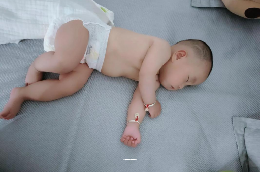三沙怎样教宝宝爬
